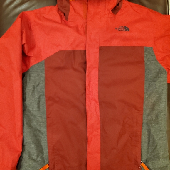 The North Face Boys Multicolored Jacket - Picture 2 of 12